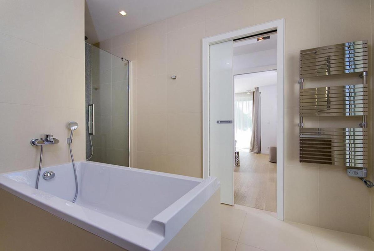 Luxury Seafront Villa My Dream With Private Pool, Jacuzzi And Staff At The Beach On Brac Island - Sumartin Selca  Kültér fotó